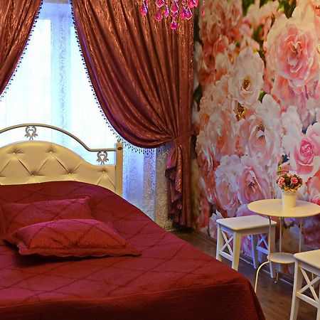 تشيرنيهيفسكا Roses Apartment In The City Center المظهر الخارجي الصورة