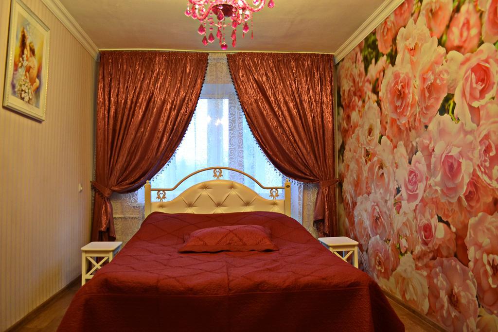 تشيرنيهيفسكا Roses Apartment In The City Center المظهر الخارجي الصورة